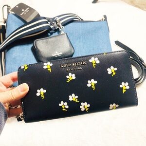 🔥Kate Spade NEW Kate Spade Cameron navy large zip daisy wallet ONLY